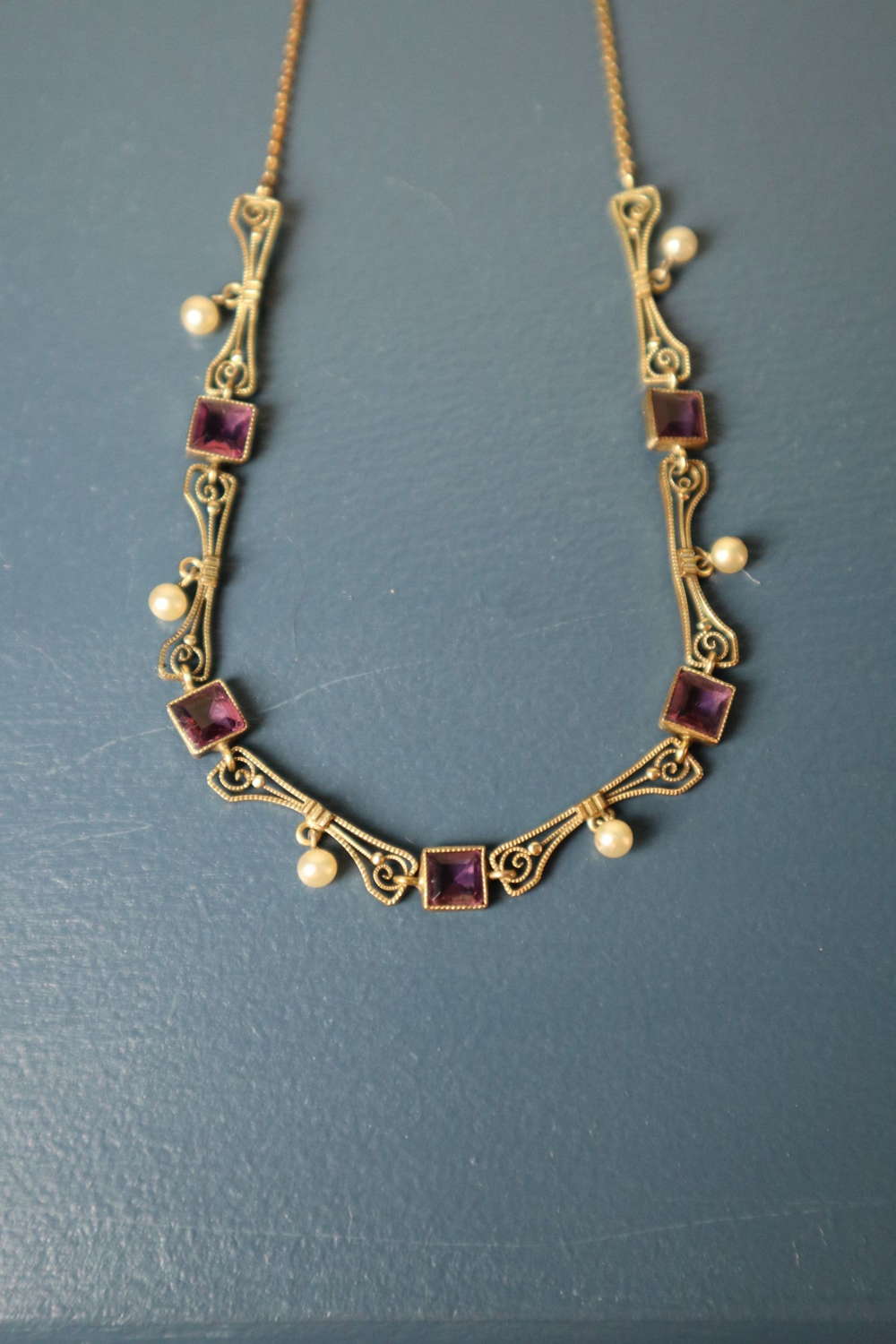 Art Deco Gold, amethyst glass & pearl necklace c.1925.
