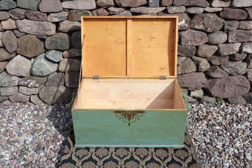 Scandinavian / Swedish 'Folk Art' marriage/bridal chest c.1935.