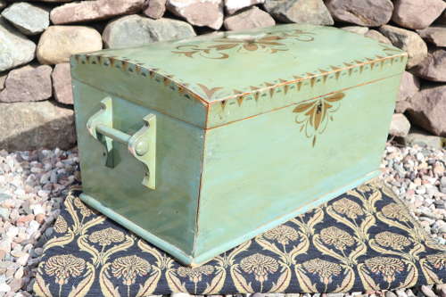 Scandinavian / Swedish 'Folk Art' marriage/bridal chest c.1935.