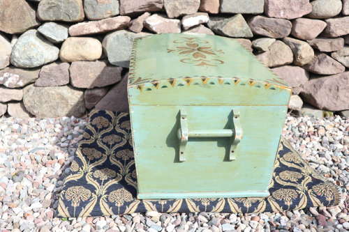 Scandinavian / Swedish 'Folk Art' marriage/bridal chest c.1935.