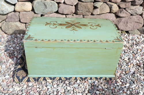 Scandinavian / Swedish 'Folk Art' marriage/bridal chest c.1935.