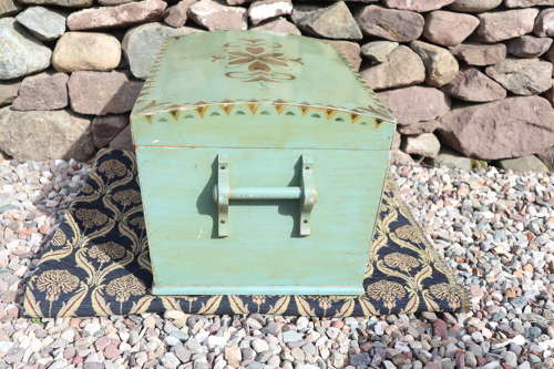 Scandinavian / Swedish 'Folk Art' marriage/bridal chest c.1935.