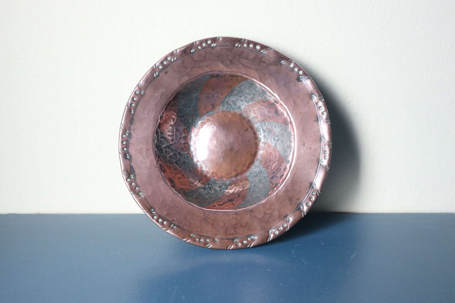 Arts & Crafts Hugh Wallis Hammered Copper & Pewter spiral dish c.1912.