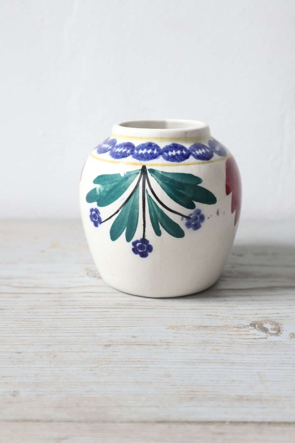Late 19th / 20th  Century Scottish Methvens Pottery spongeware vase