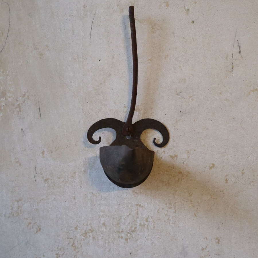 19th Century Scottish wrought iron rams head single 'cruisie' oil lamp
