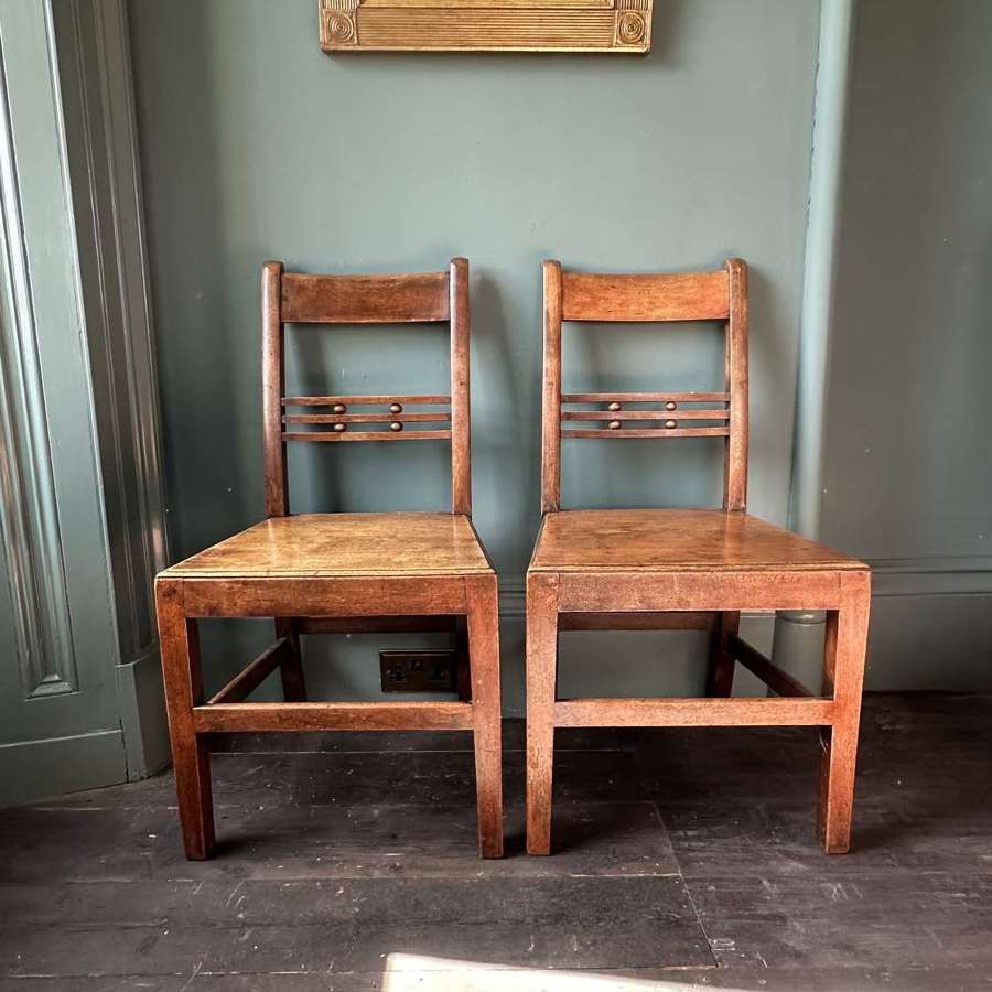 A pair of Early 19th Century Suffolk ball back vernacular side chairs