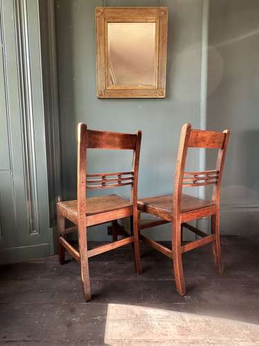 A pair of Early 19th Century Suffolk ball back vernacular side chairs
