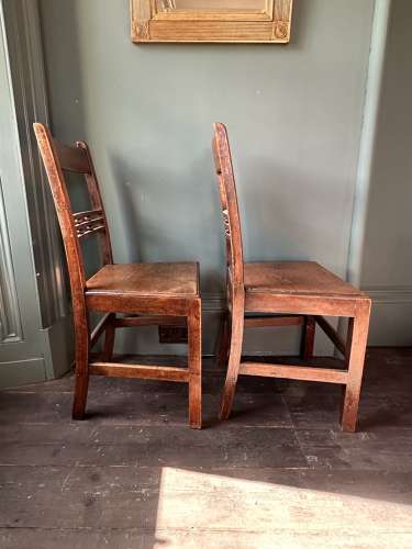A pair of Early 19th Century Suffolk ball back vernacular side chairs