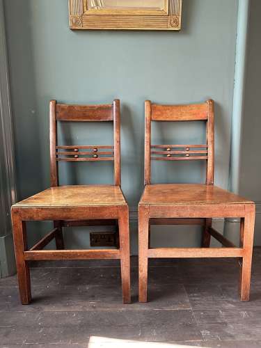 A pair of Early 19th Century Suffolk ball back vernacular side chairs