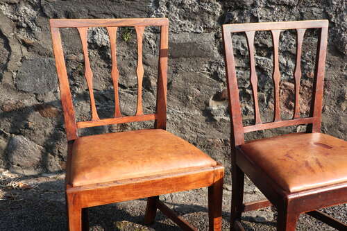 Late 18th Century Pair of Scottish vernacular Wych Elm side chairs c.1780-1820