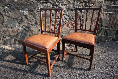Late 18th Century Pair of Scottish vernacular Wych Elm side chairs c.1780-1820