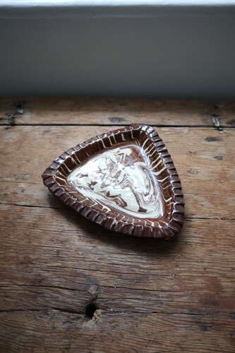 Late 19th Century Scottish Seaton Agateware triangular dish