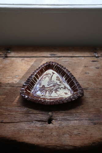 Late 19th Century Scottish Seaton Agateware triangular dish