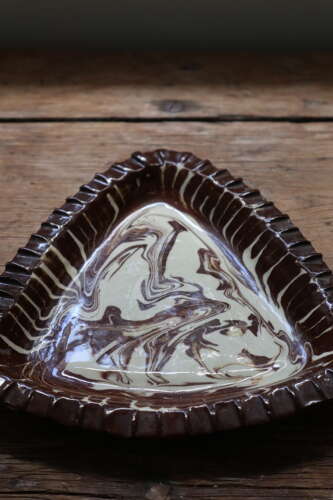 Late 19th Century Scottish Seaton Agateware triangular dish