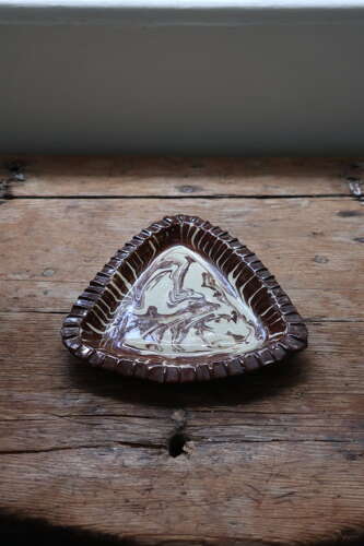 Late 19th Century Scottish Seaton Agateware triangular dish
