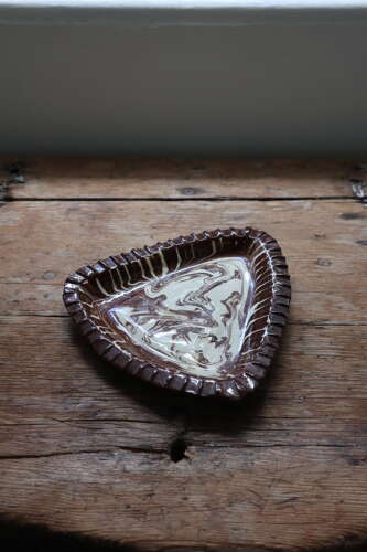 Late 19th Century Scottish Seaton Agateware triangular dish
