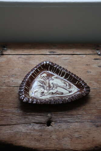 Late 19th Century Scottish Seaton Agateware triangular dish