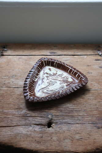 Late 19th Century Scottish Seaton Agateware triangular dish