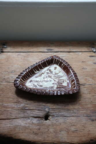 Late 19th Century Scottish Seaton Agateware triangular dish