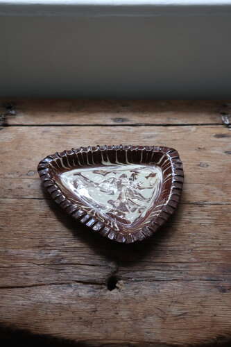 Late 19th Century Scottish Seaton Agateware triangular dish