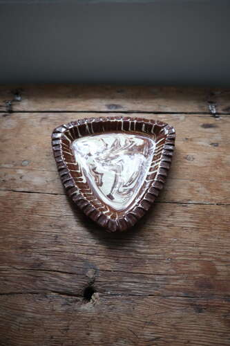 Late 19th Century Scottish Seaton Agateware triangular dish