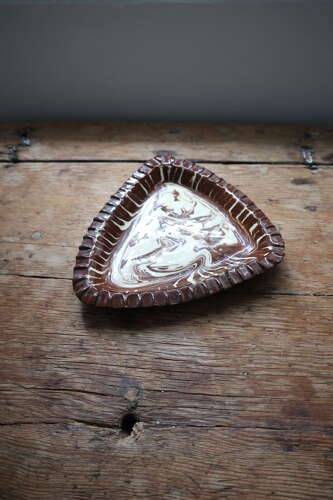 Late 19th Century Scottish Seaton Agateware triangular dish