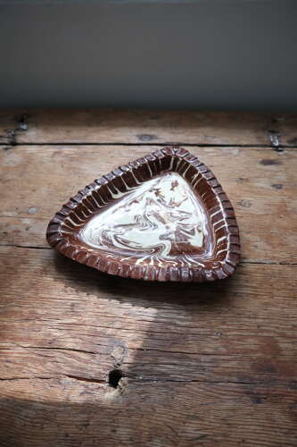 Late 19th Century Scottish Seaton Agateware triangular dish