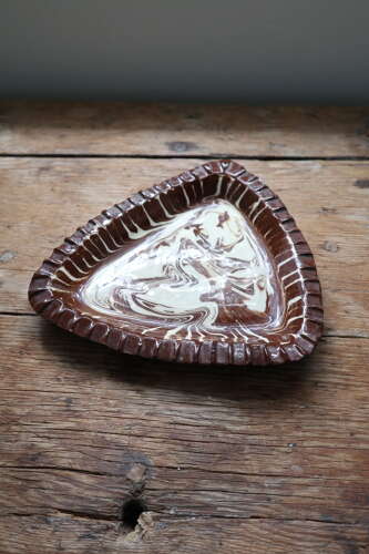 Late 19th Century Scottish Seaton Agateware triangular dish