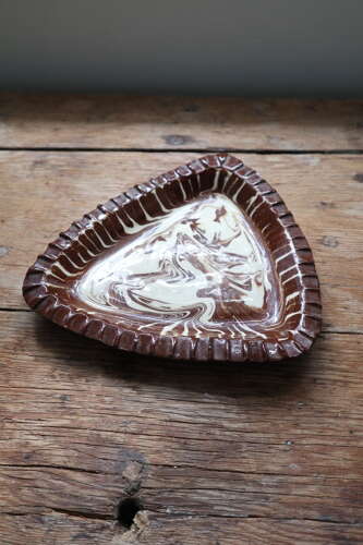 Late 19th Century Scottish Seaton Agateware triangular dish