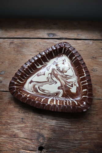 Late 19th Century Scottish Seaton Agateware triangular dish