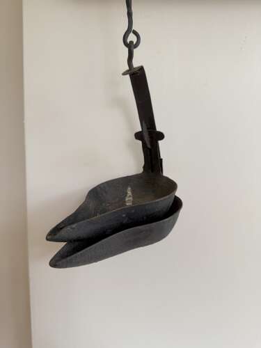Late 19th Century Scottish vernacular cruisie oil lamp mid-sized